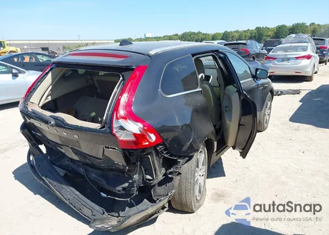 2011 Volvo Xc60 T6/T6 R-Design z USA, uszkodzony, nr VIN YV4902DZ8B2182868